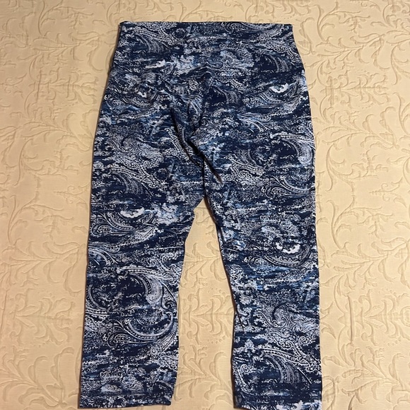 Lululemon Athletica Patterned Cropped Leggings - Picture 2 of 5